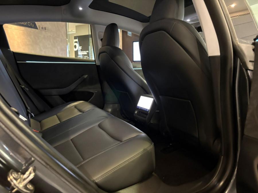 Model 3 Long Range AWD - Image 4